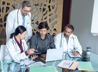 How Indian Doctors, Dentists, and Medical Professionals Transition Into an MBA