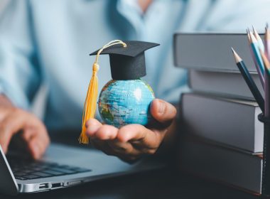 MBA Admissions Trends 2026–27: GMAT, AI & Essays Guide