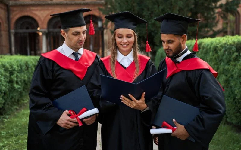 How Smart Applicants Negotiate Their MBA Scholarships After the Admit